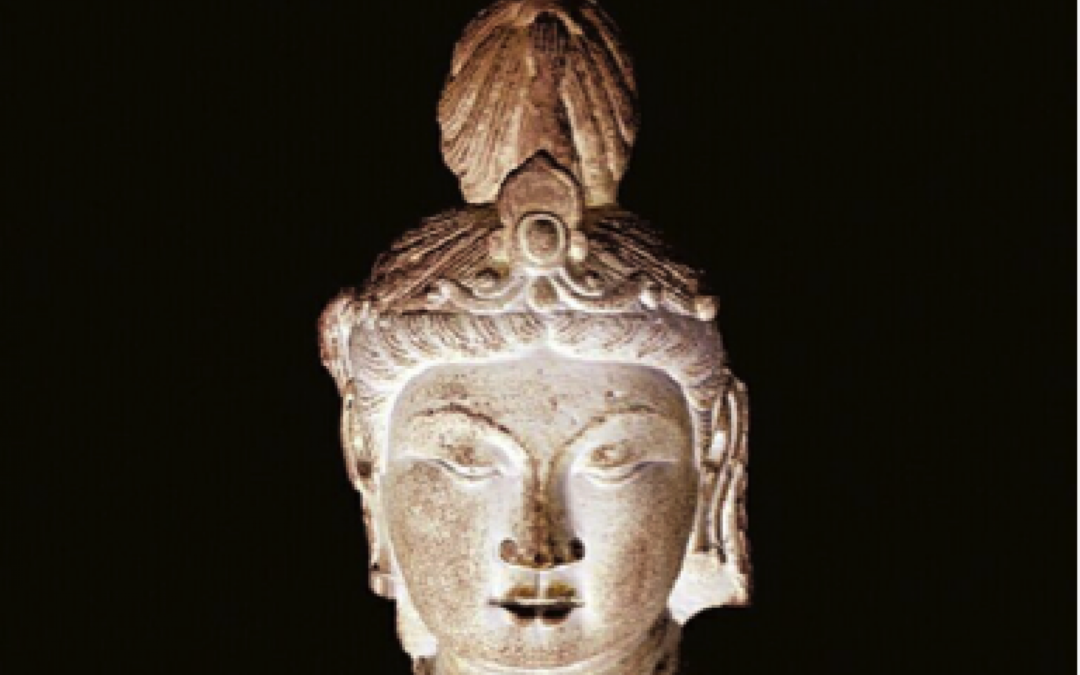 Restauro delle statue di Buddha in Cina